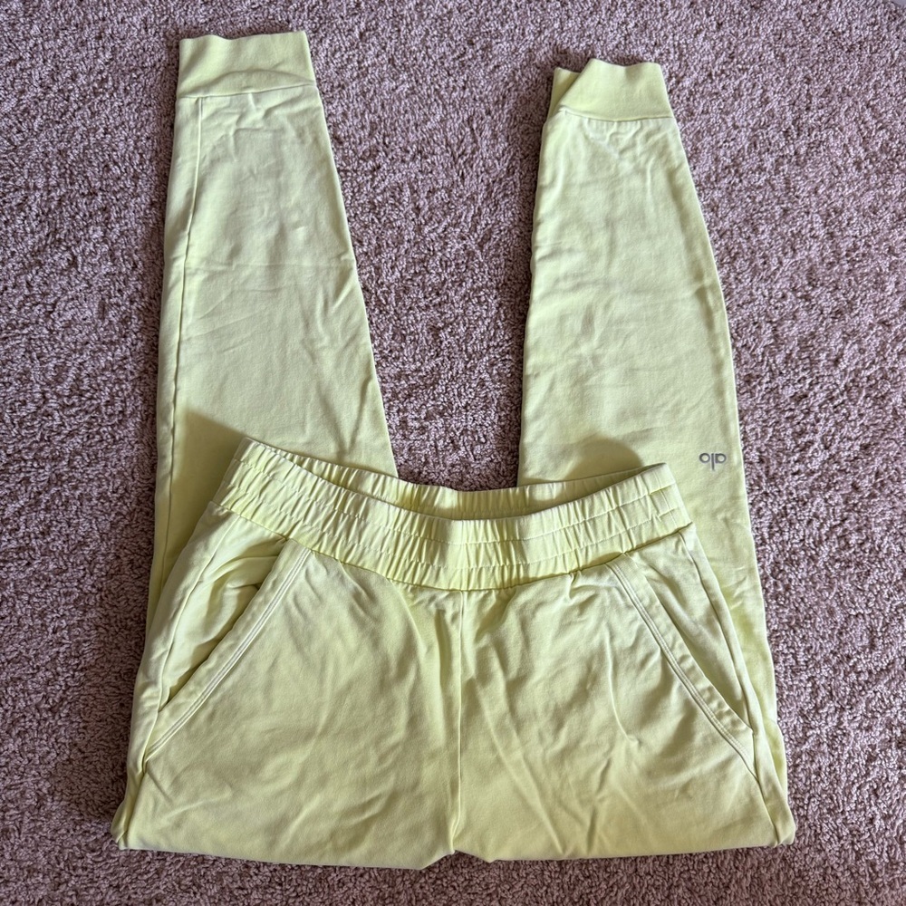 Alo Light Green Yellow Sweet Pants Size Medium - Picture 3 of 4